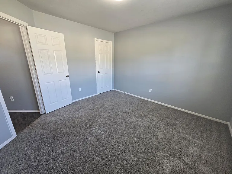 2416 Kenneth Dr — Photo 4