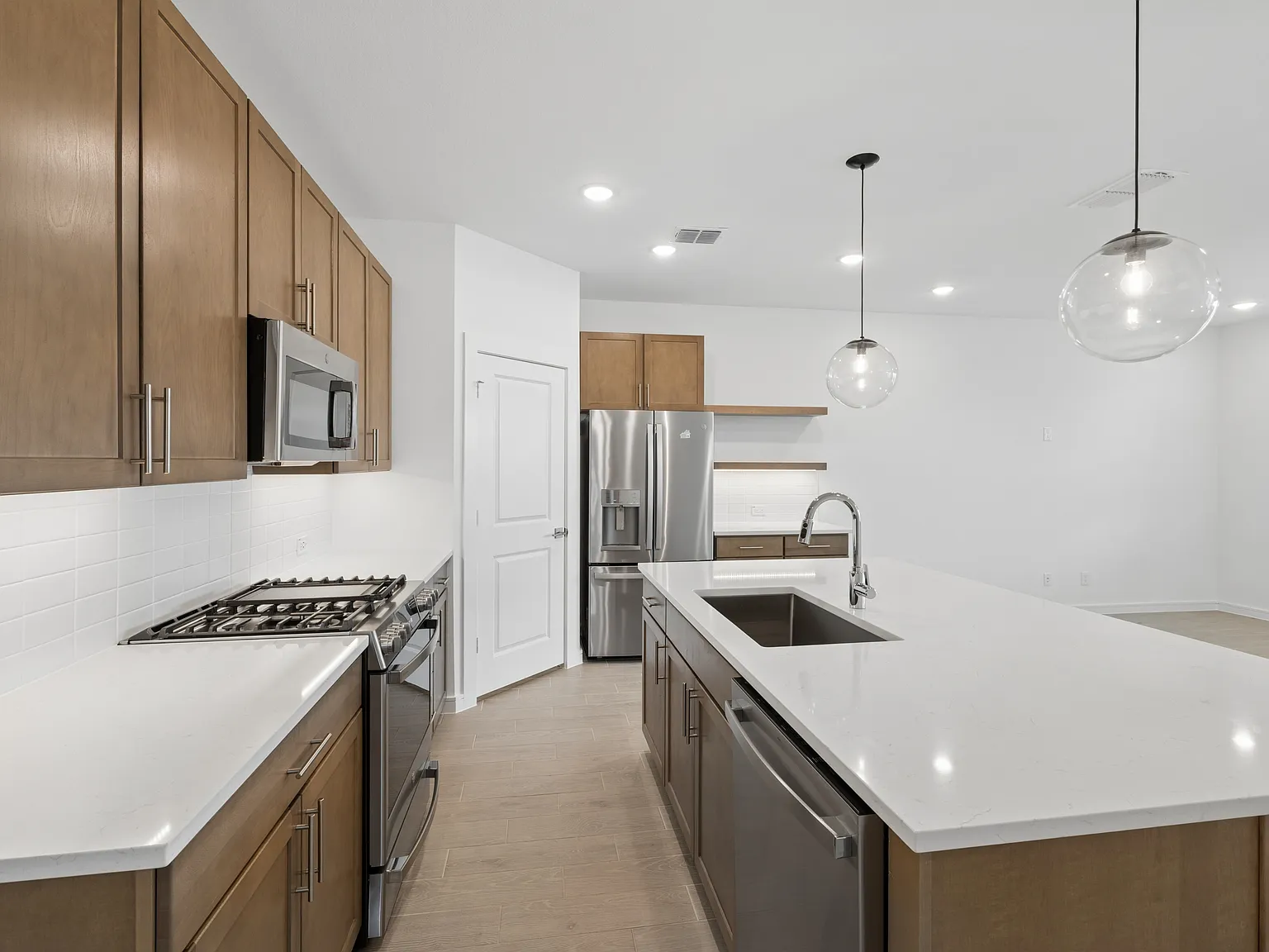 4 bed, 1777 sqft, $2,400 — Photo 4