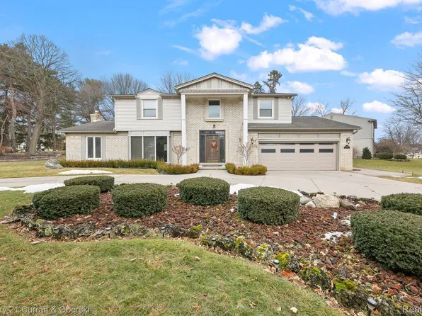 42185 Baintree Cir, Northville, MI 48168