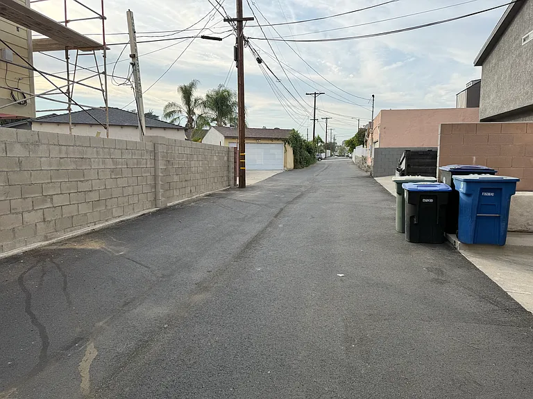2601 N Glenoaks Blvd #E — Photo 33