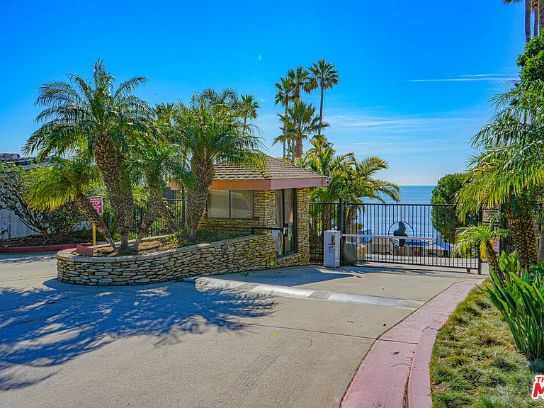 11874 Coral Reef Ln — Photo 3