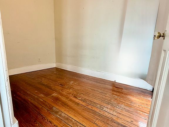 3rd image of 320 W Hall St #B