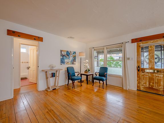 4th image of 4220 Allott Ave