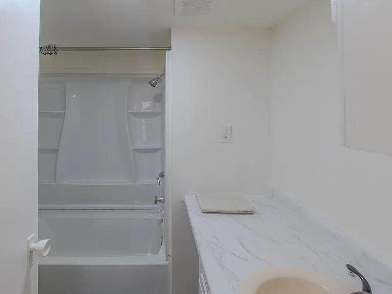 11398 Bartlett Ave #7 — Photo 6