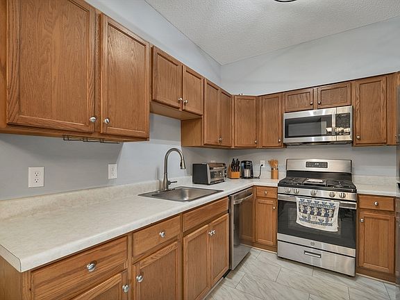 2nd image of 21 Hampshire Rd APT 111