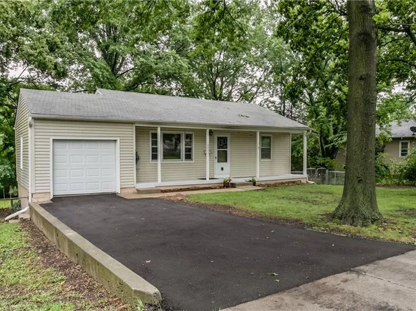 8645 Robinson St, Overland Park, KS 66212