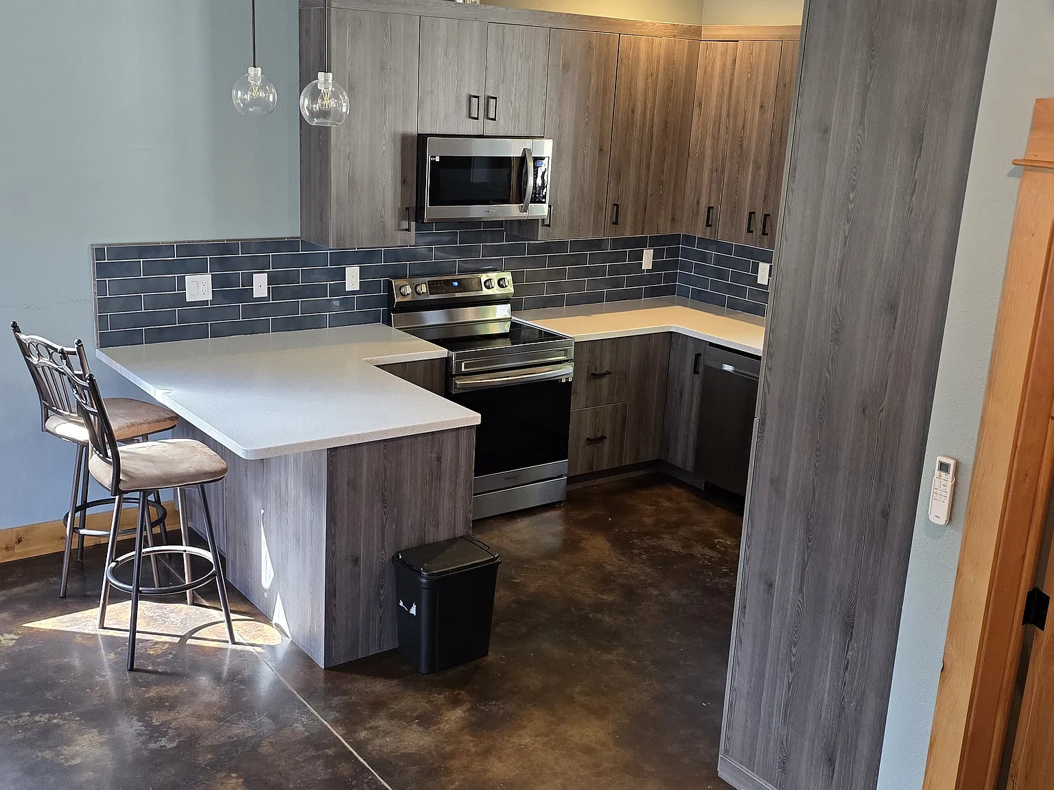 2 bed, 1400 sqft, $2,200 — Photo 2