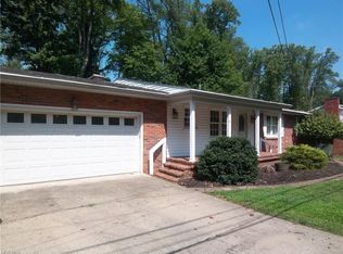 5 Ashwood Dr, Vienna, WV