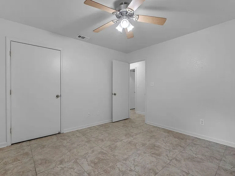2801 Misty Garden Cir — Photo 17