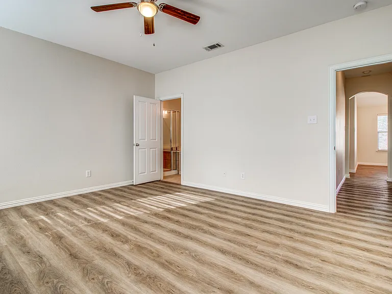2100 Willow Creek Dr — Photo 13