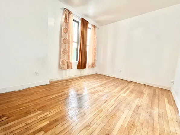 1677 President Street image 2 of 11