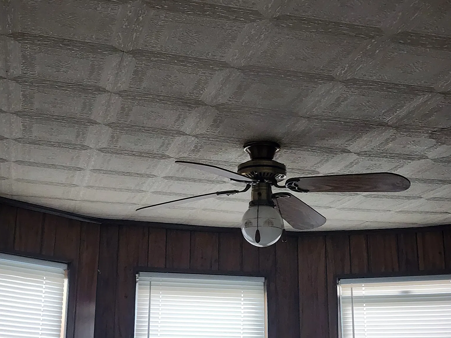 3 bed, 1.5 bath, $1,400 — Photo 1