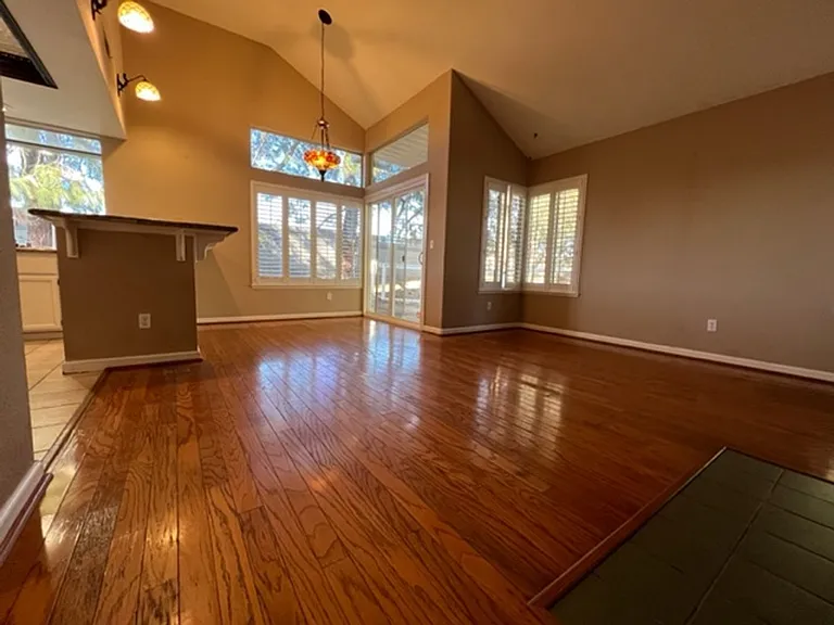 20 Flagstone Ct — Photo 5