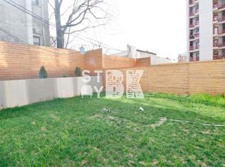 194 20th St #1B, Brooklyn, NY 11232