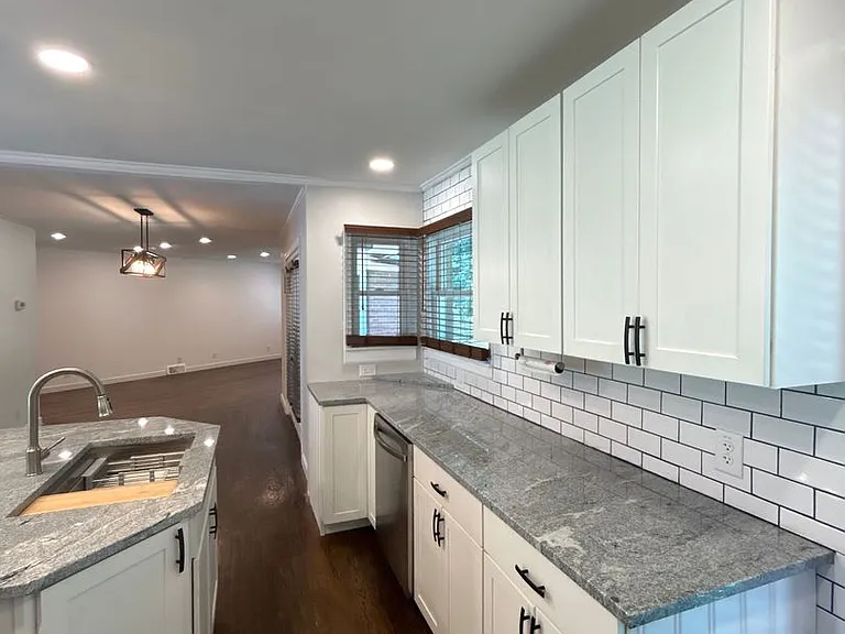 5933 Crestwood Dr — Photo 7