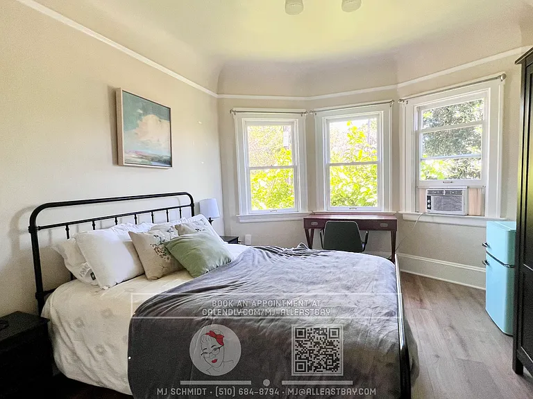 Large top floor 3 bedroom fully furnished walking distance to UC Berkeley Campus! — Photo 12
