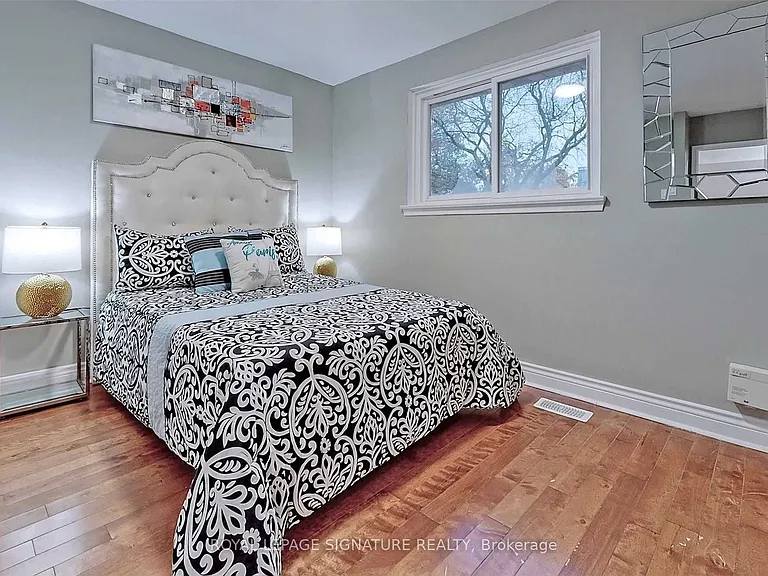 65 Holcolm Rd #UPPER — Photo 10
