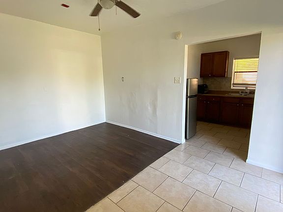 5th image of 401 Colonia Ln E #E