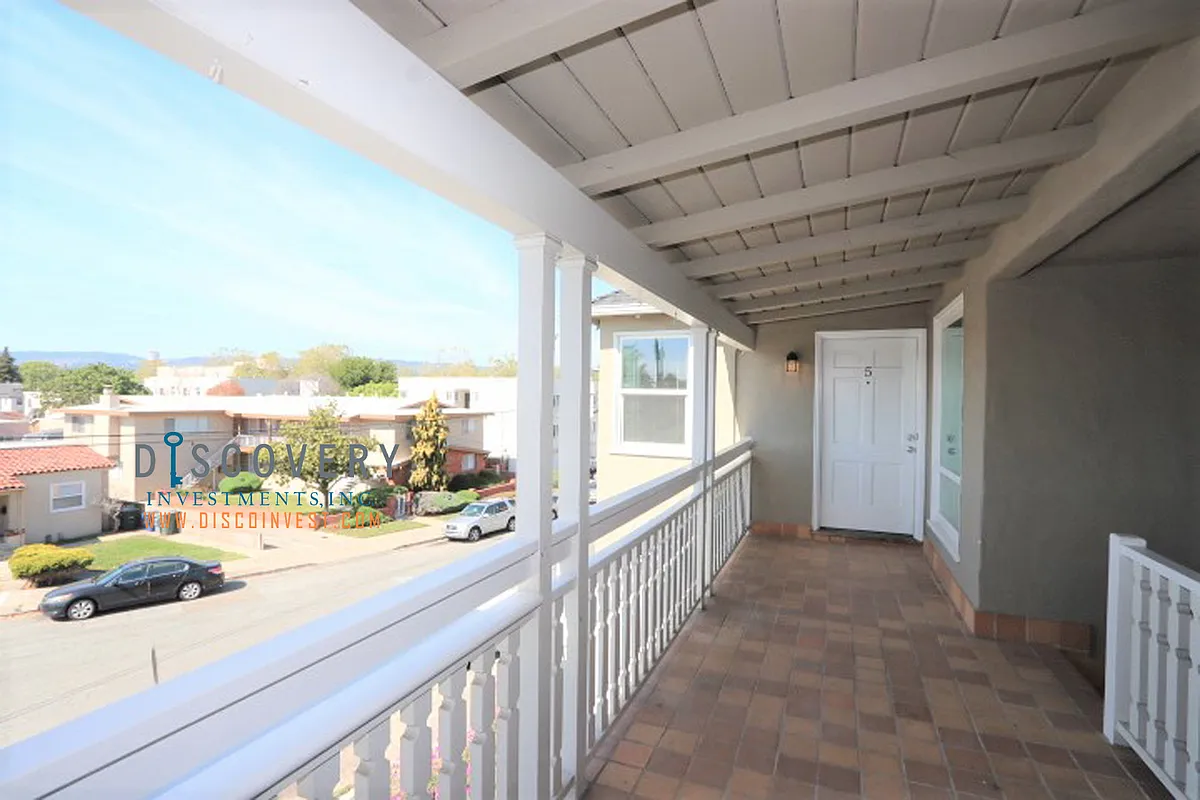 Building Photo - Belleview Dr. 185
