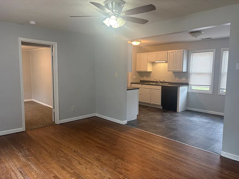 4416 S Cherry St — Photo 2