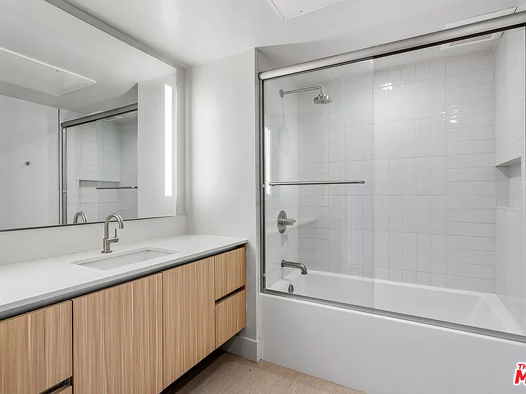 11837 Mayfield Ave #302 — Photo 9