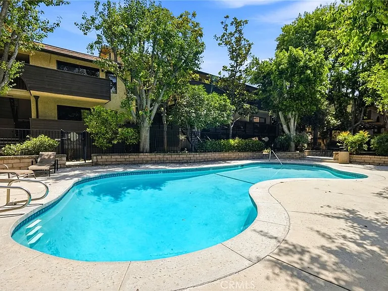 7304 Corbin Ave #J — Photo 23