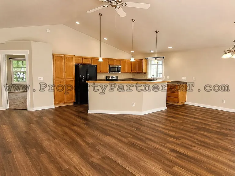 705 N Aster Ave — Photo 3