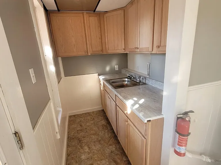 210 Notre Dame Ave #2 — Photo 2