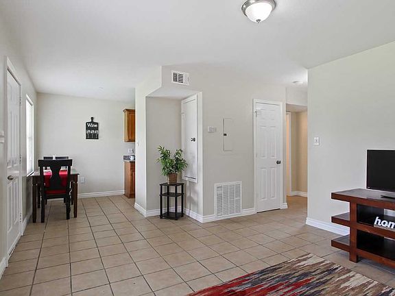 5th image of 3300 Garden Oaks Dr APT A2
