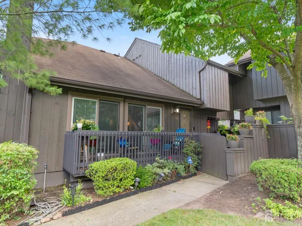 104 Westgate Dr, Edison, NJ 08820