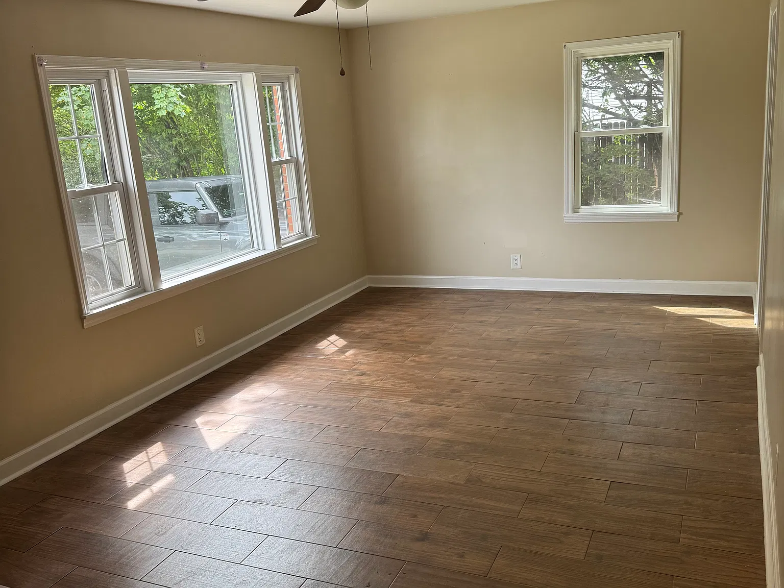 3 bed, 975 sqft, $1,750 — Photo 3