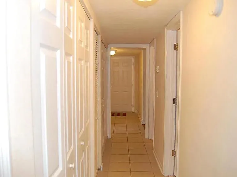 Building Photo - 8880 Old Kings Rd S #35