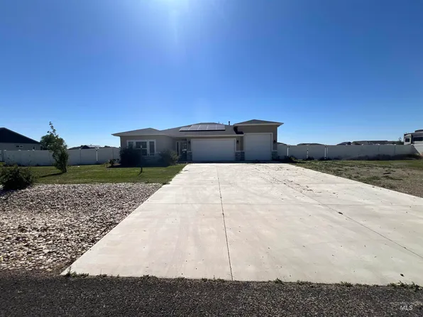 4535 NW Purple Sage Cir, Mountain Home, ID 83647