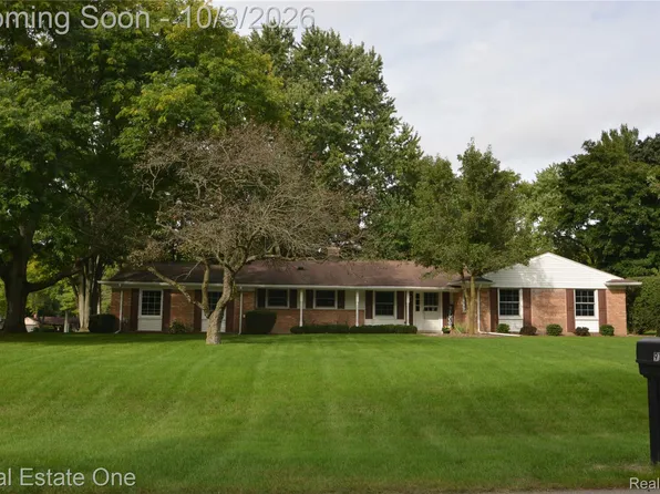 915 Ironstone Dr, Rochester Hills, MI 48309