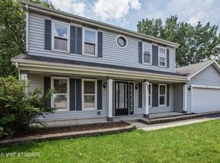 693 Auburn Ct, Crystal Lake, IL 60014