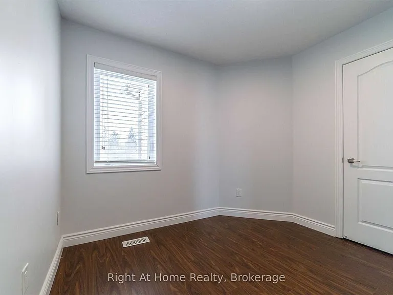 66 Knotty Pine Ave — Photo 18