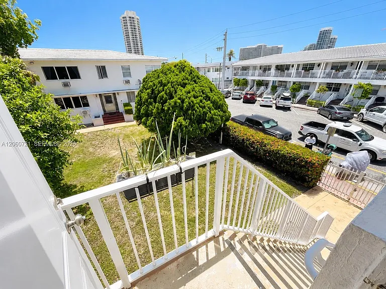 7407 Byron Ave #3 — Photo 30