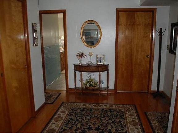 4th image of 689 Oakwood Ave