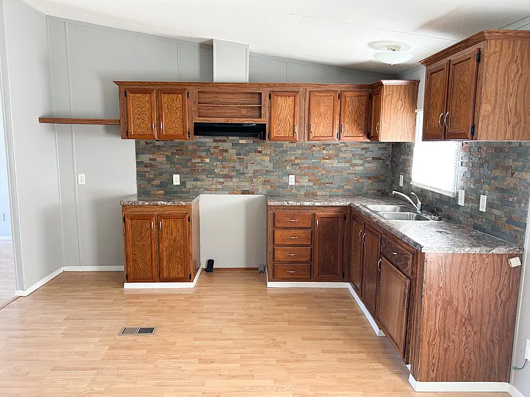 128 Kayla Dr — Photo 7