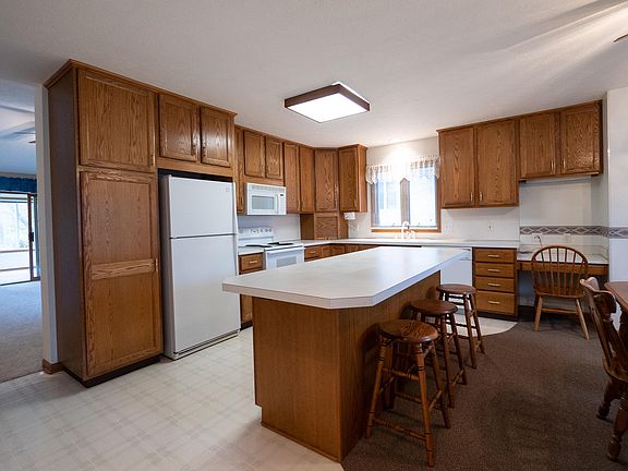 3rd image of 4708 Crescent Dr #10