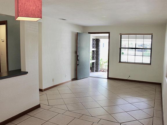 4th image of 903 15th Ave N
