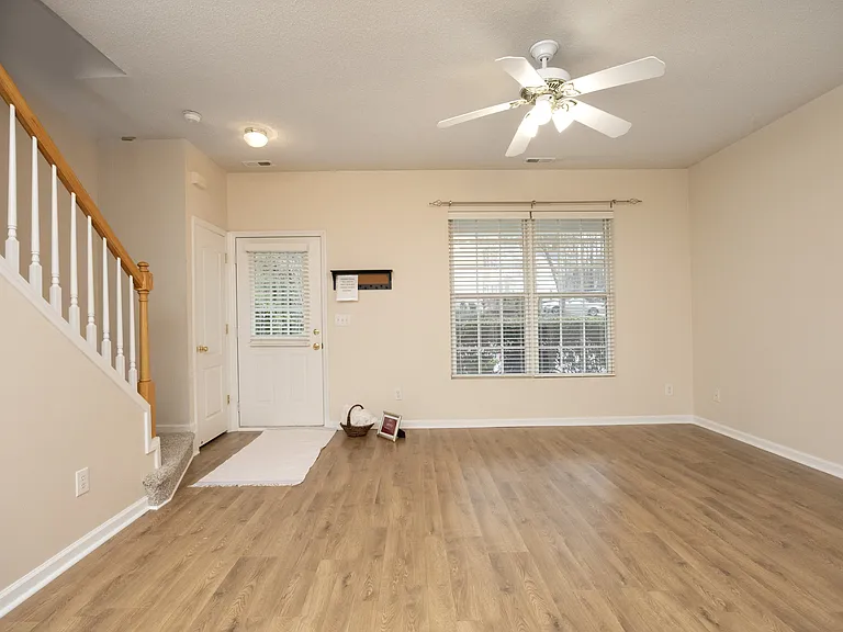 327 Orchard Park Dr — Photo 6