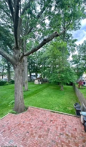 221 Myrtle Ave — Photo 9
