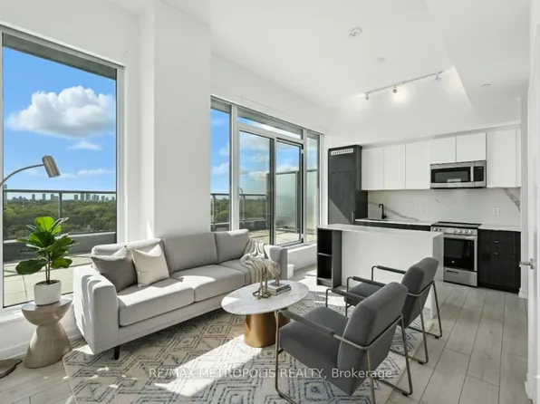 500 Dupont St #815, Toronto, ON M6G 1Y7