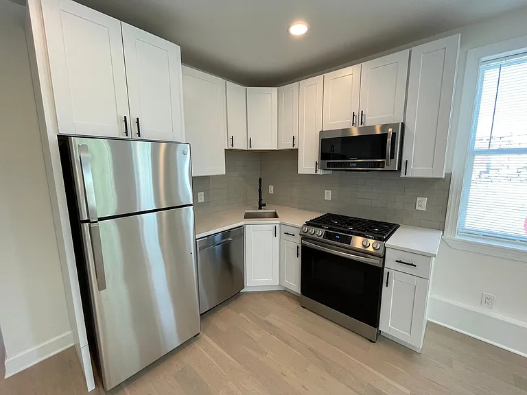 75 Florida Ave NW #4 — Photo 9