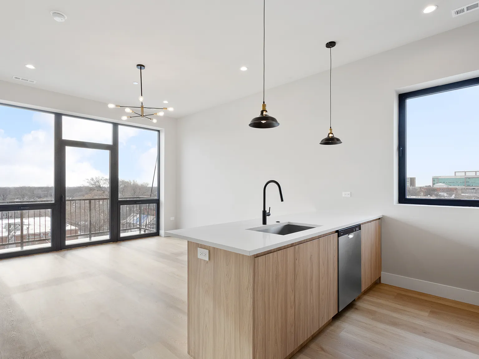 3 bed, 1120 sqft, $3,600 — Photo 2