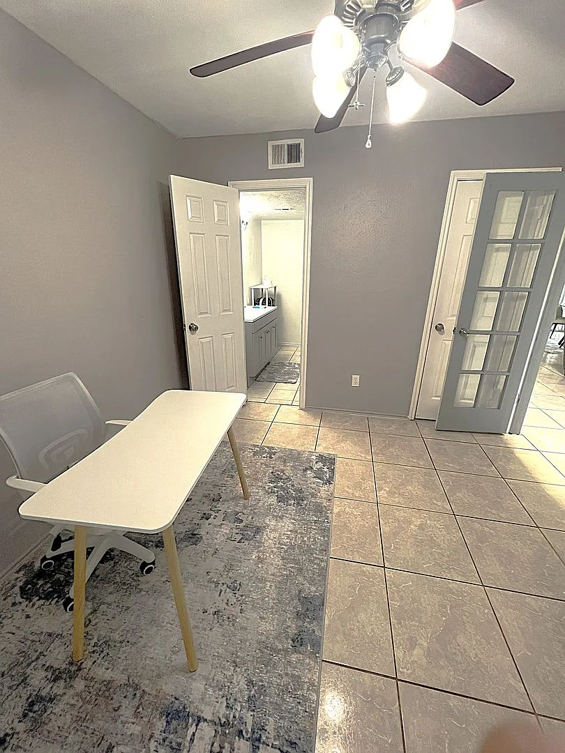 A great fully furnished home in Humble — Photo 4