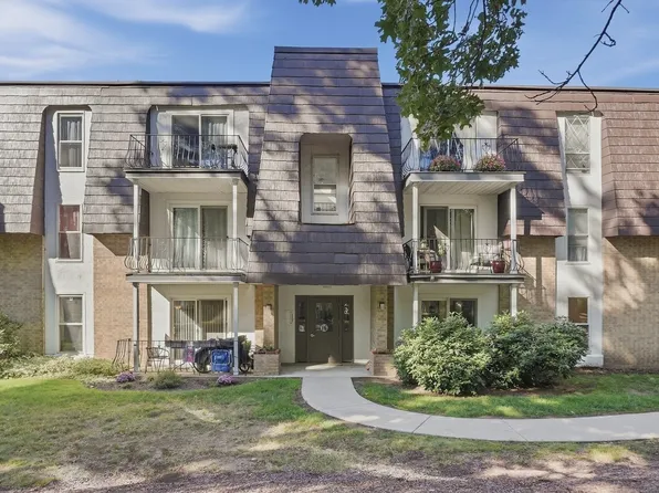 16 Shadowbrook Ln APT 35, Milford, MA 01757