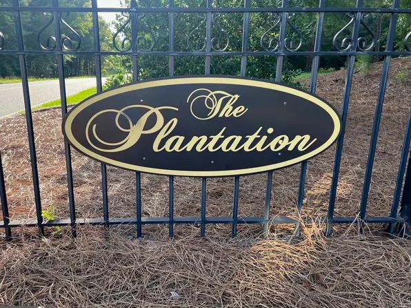 1400 Plantation Dr, Sandersville, GA 31082