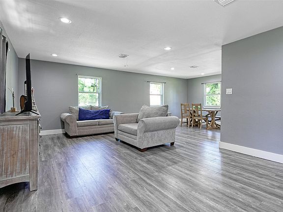 2nd image of 31111 Honeysuckle Ln